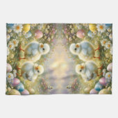 Niedliche Küken auf einer Wiese mit Ostereiern, Vi Geschirrtuch (Horizontal)