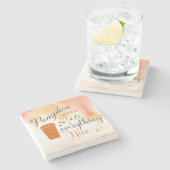 Niedliche Kürbisgewürze Kaffeekonzeration Steinuntersetzer (Seitenansicht)