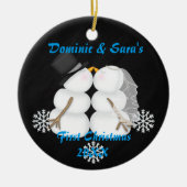 Niedliche küssende Snowman-erste Keramikornament (Vorne)