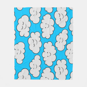 Niedliche lächelnde Wolken auf einem hellblauen Hi Fleecedecke