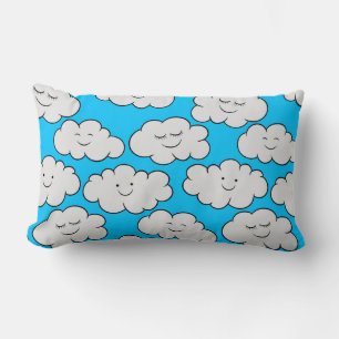 Niedliche lächelnde Wolken auf einem hellblauen Hi Lendenkissen
