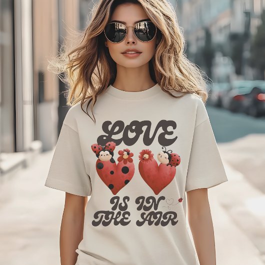 Niedliche Ladybug, Liebe ist in der Luft, süßes Ro T-Shirt