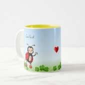 Niedliche Ladybug, vierblättrige Clovers auf hellb Zweifarbige Tasse (Vorderseite Links)