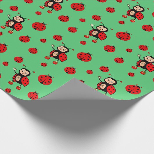 Niedliche Ladybugs auf Green Geschenkpapier (Ecke)