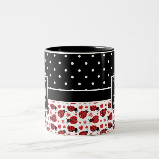 Niedliche Ladybugs Polka Dot Monogram Zweifarbige Tasse (Mittel)