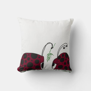 Niedliche Ladybugs und Mistletoe Kissen