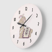 Niedliche Lama-Prinzessin mit einer Krone Große Wanduhr (Winkel)