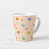 Niedliche Latte Tasse mit Schnecken und Blume
