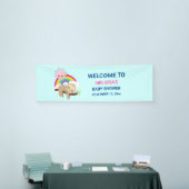 Niedliche Lazy-Sloth mit Sun & Rainbow Banner (Messeveranstaltung)