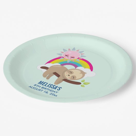 Niedliche Lazy Sloth mit Sun & Rainbow Birthday Pappteller (Schrägansicht)