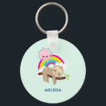 Niedliche Lazy-Sloth mit Sun & Rainbow Schlüsselanhänger<br><div class="desc">Ein personalisierter Schlüsselanhänger mit einer Illustration mit einem lustigen braunen Faultier,  der glücklich auf einem Baumzweig lasiert. Ein farbenfroher Regenbogen hinter ihm,  zusammen mit einer rosa Sonne,  die über den Kopf schwebt. Niedlich,  bezaubernd und trendig.</div>