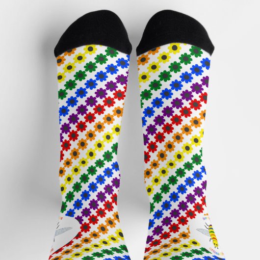 Niedliche LGBT-Proud-Regenbogenbiene und Blume Gem Socken (Oben)