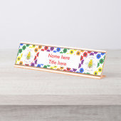 Niedliche LGBT-Proud-Regenbogenbiene und -Blume Schreibtischnamensplakette (Vorderseite )