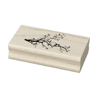 Niedliche Liebesvögel auf einem Baumzweig Gummistempel
