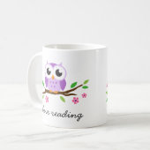 Niedliche lila Eule auf dem BlumenLiebeablesen der Kaffeetasse (Vorderseite Links)