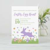 Niedliche Lila Kaninchen Grüne Ostereier Jagd Einladung (Stehend Vorderseite)