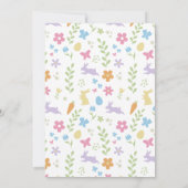 Niedliche Lila Kaninchen Grüne Ostereier Jagd Einladung (Rückseite)