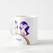Niedliche Lila Penguin Rainbow Monogram Kids Kaffeetasse (Vorderseite Links)