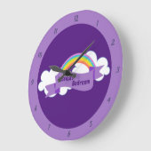 Niedliche Lila Rainbow Monogram Girls Schlafzimmer Große Wanduhr (Winkel)