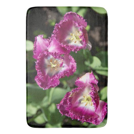 Niedliche lila Tulpen im Garten Badematte (Vorderseite Vertikal)