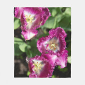 Niedliche lila Tulpen im Garten Fleecedecke (Vorderseite)