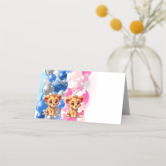 Niedliche Lion Gender Reveal Falte Platzkarte (Rückseite)