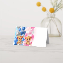 Niedliche Lion Gender Reveal Falte Platzkarte