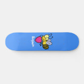 Niedliche lustige Biene mit Herz-Cartoon-Abbildung Skateboard (Horizontal)