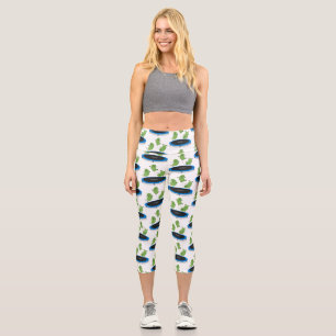 Niedliche, lustige grüne Bohnen auf Trampolin-Cart Capri Leggings