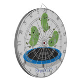 Niedliche, lustige grüne Bohnen auf Trampolin-Cart Dartscheibe (Vorderseite Links)