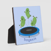 Niedliche, lustige grüne Bohnen auf Trampolin-Cart Fotoplatte (Vorderseite)