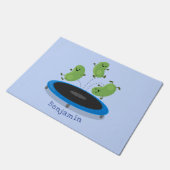 Niedliche, lustige grüne Bohnen auf Trampolin-Cart Fußmatte (Schrägansicht)