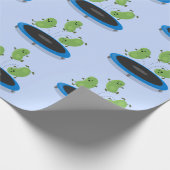 Niedliche, lustige grüne Bohnen auf Trampolin-Cart Geschenkpapier (Ecke)