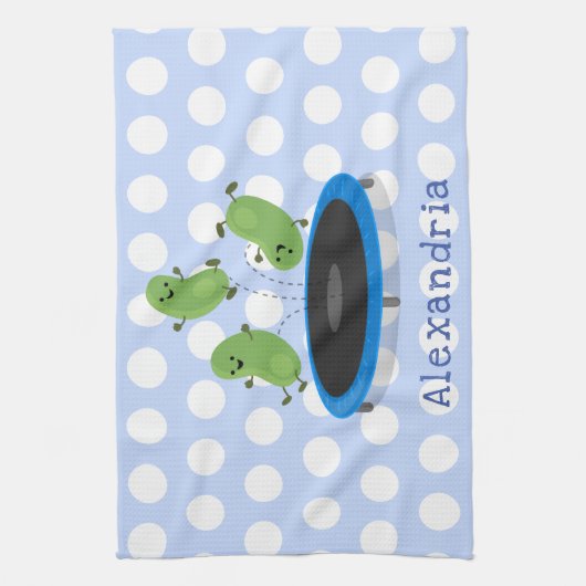 Niedliche, lustige grüne Bohnen auf Trampolin-Cart Geschirrtuch (Vertikal)