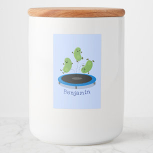 Niedliche, lustige grüne Bohnen auf Trampolin-Cart Lebensmitteletikett