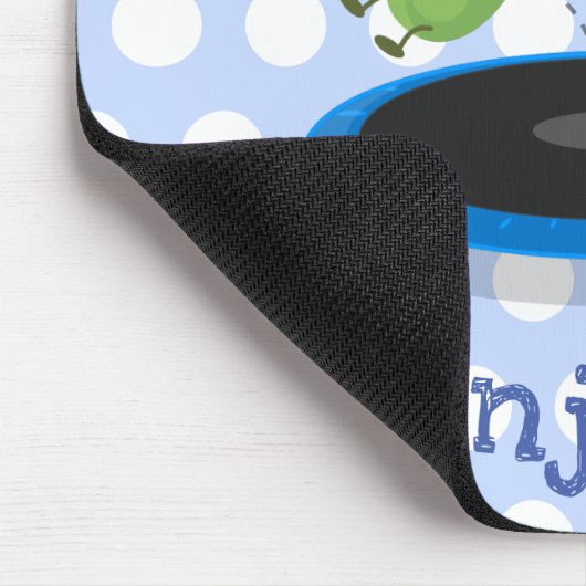 Niedliche, lustige grüne Bohnen auf Trampolin-Cart Mousepad (Ecke)