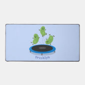 Niedliche, lustige grüne Bohnen auf Trampolin-Cart Schreibtischunterlage (Vorderseite)