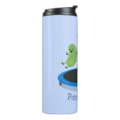 Niedliche, lustige grüne Bohnen auf Trampolin-Cart Thermosbecher (Nach links gedreht)