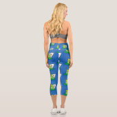 Niedliche, lustige, grüne Froschszene Cartoon-Abbi Capri Leggings (Rückseite)