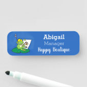 Niedliche, lustige, grüne Froschszene Cartoon-Abbi Namensschild (Beispiel)