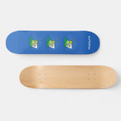 Niedliche, lustige, grüne Froschszene Cartoon-Abbi Skateboard (Horizontal)