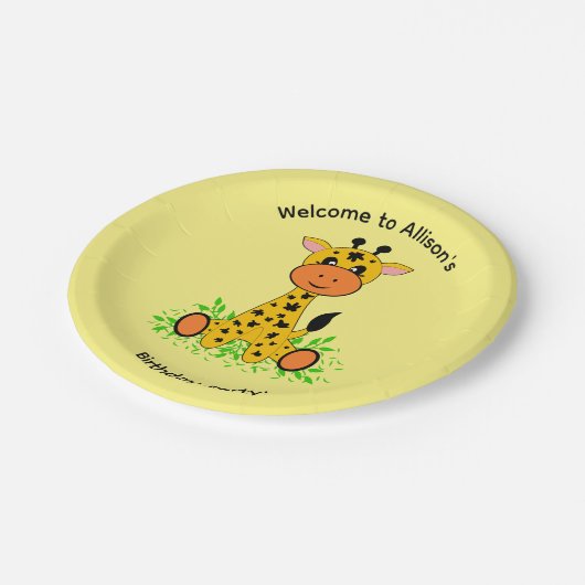 Niedliche lustige Kindergiraffe zum Geburtstag Pappteller (Schrägansicht)