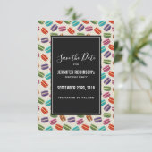 Niedliche Macarons-Muster mit Polka-Punkten Save The Date (Stehend Vorderseite)