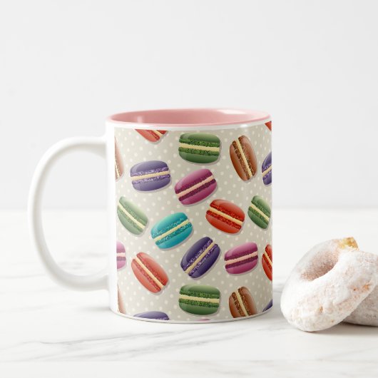 Niedliche Macarons-Muster mit Polka-Punkten Zweifarbige Tasse (Mit Donut)