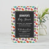 Niedliche Macarons Pattern Babydusche Einladung (Stehend Vorderseite)