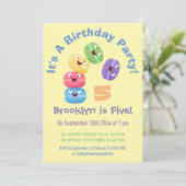 Niedliche Macaros Cartoon Geburtstag Einladung (Stehend Vorderseite)