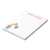 Niedliche Macaros Cartoon Illustration Notizblock (Rotiert)