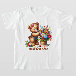 Niedliche Mädchen, die einen Bären nach Maß tragen T-Shirt