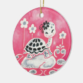 Niedliche Mädchen-Schildkröte mit Blumen und Keramikornament (Links)
