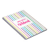 Niedliche Mädchenkids schlugen den Rücken in die S Notizblock (Rechte Seite)